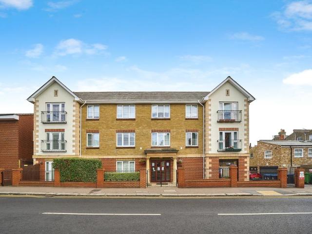 Flat for sale in Epping, Essex