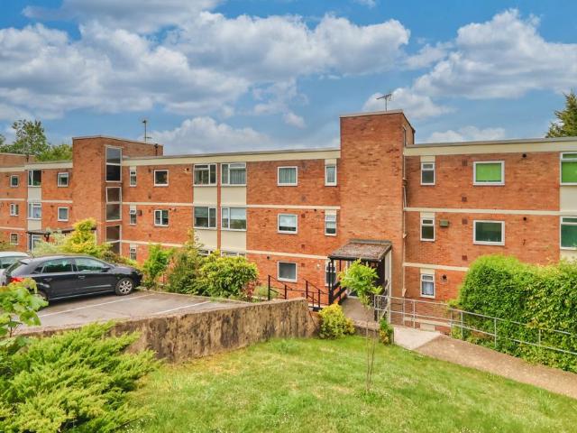Flat for sale in Totteridge, Cressex