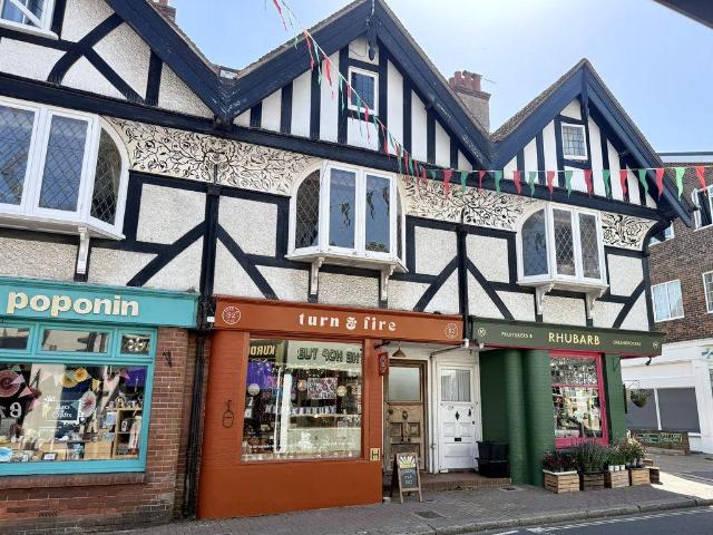 Flat for sale in Perryfields, West Sussex