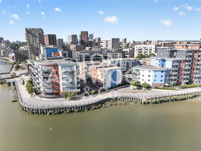 Flat for sale in Roding Riverside, Greater London