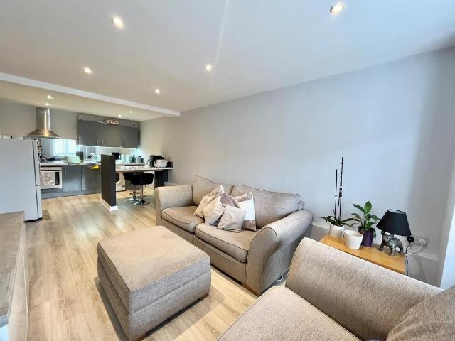 Flat for sale in Rush Green, Greater London
