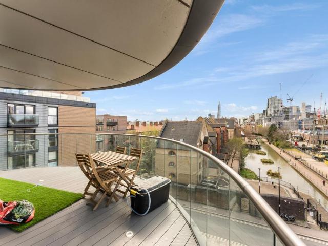 Flat for sale in St. George in the East, Wapping