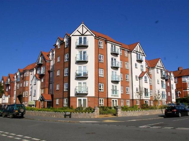 Flat for sale in Colwyn Bay, Wales