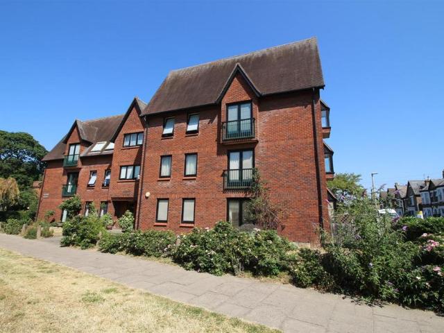 Flat for sale in Castle, Bedford