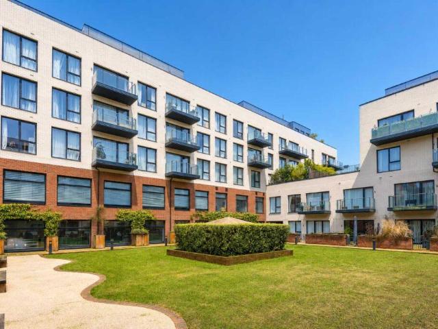Flat for sale in Golders Green, Greater London