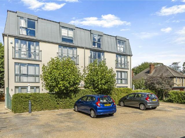 Flat for sale in Hampton, Greater London