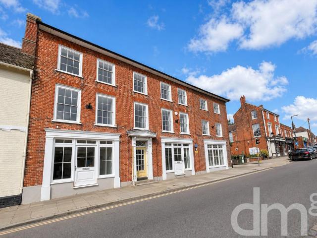 Flat for sale in Chipping Hill, Essex