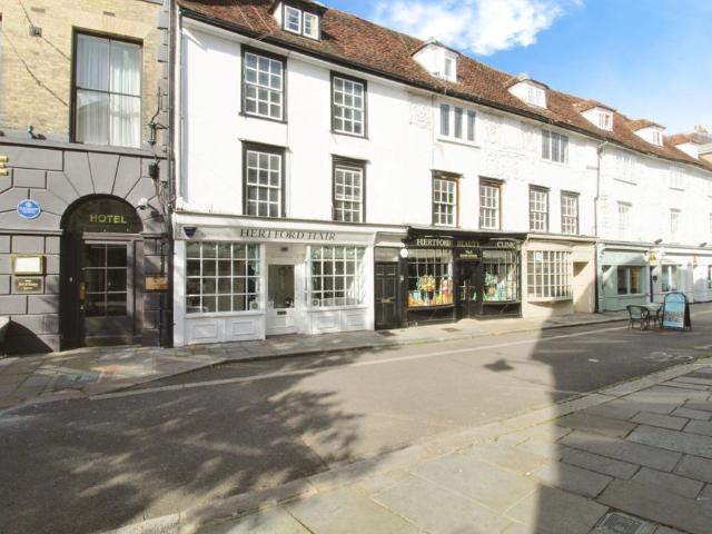 Flat for sale in Hertford, Colliers End
