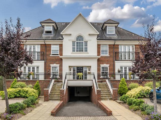 Flat for sale in Cobham, Elmbridge