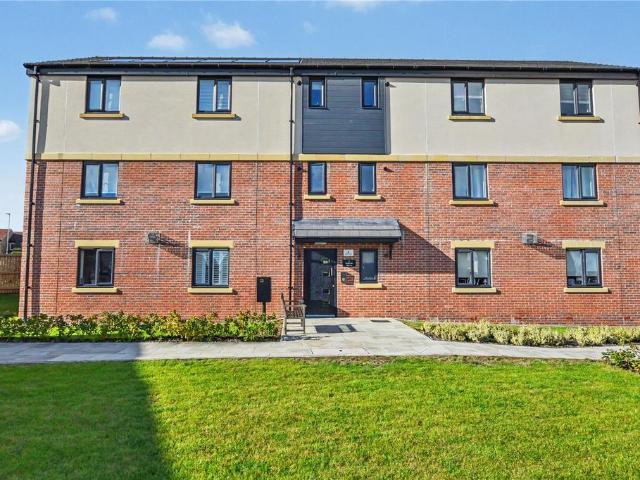 Flat for sale in Daisy Hill, Leeds