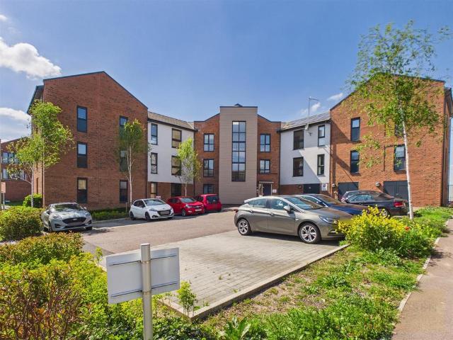 Flat for sale in Gloucester, Gloucestershire