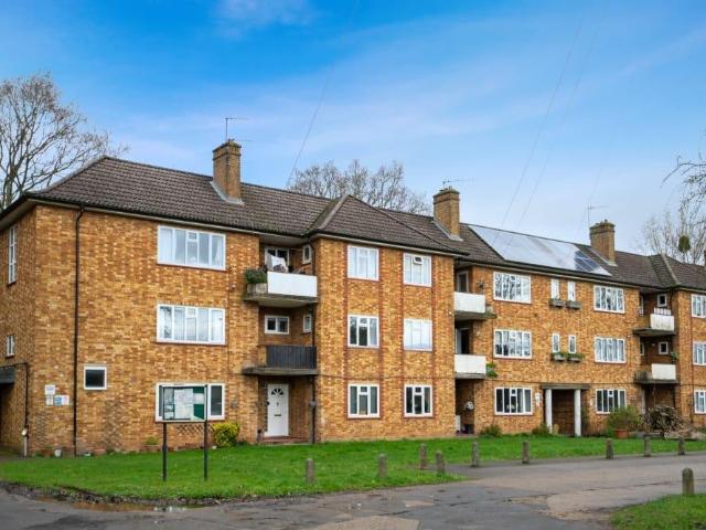 Flat for sale in Beaconsfield, Knotty Green