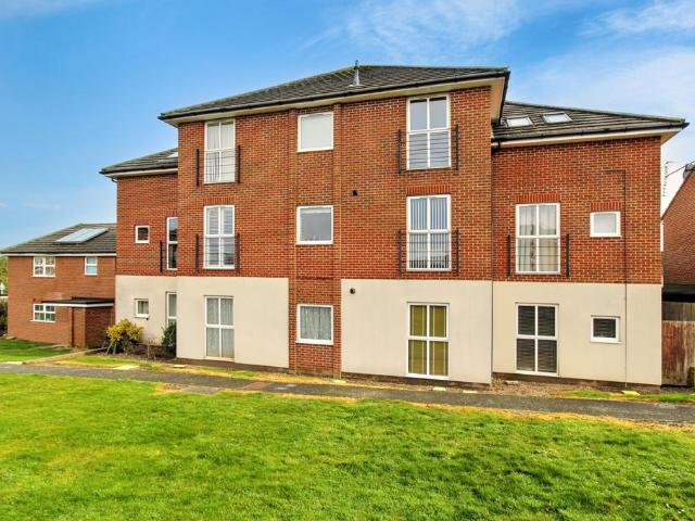 Flat for sale in Farnborough, Hampshire