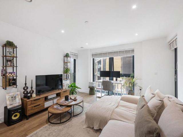 Flat for sale in Wandsworth, Greater London