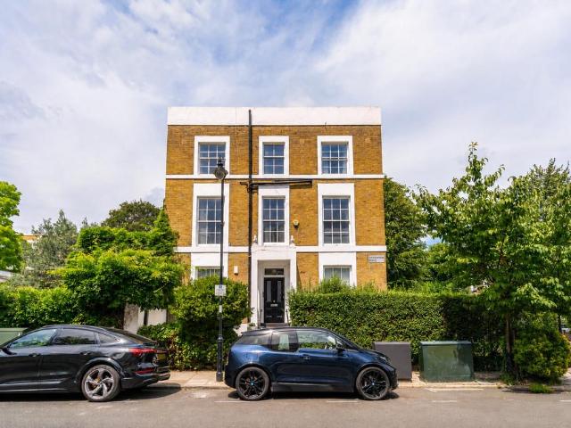 Flat for sale in Dalston, De Beauvoir Town