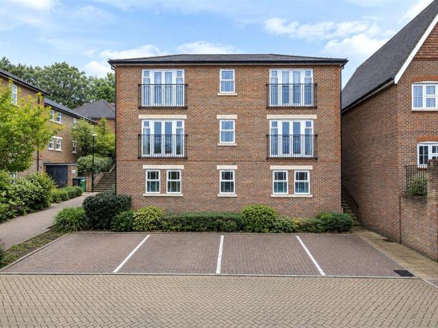 Flat for sale in Haywards Heath, Mid Sussex
