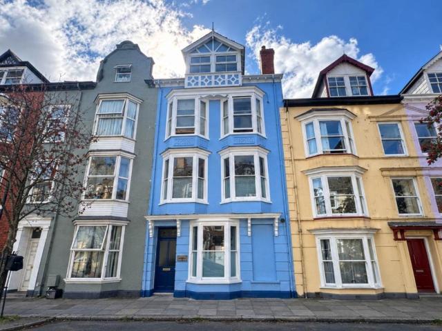 Flat for sale in Waun Fawr, Wales