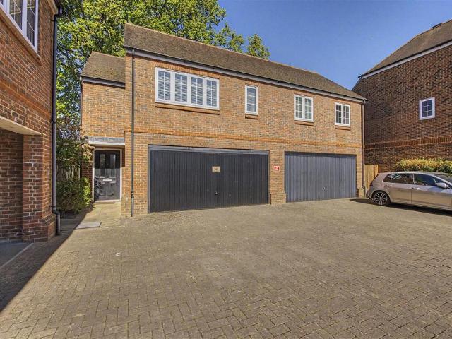 Flat for sale in St Albans, Five Acres