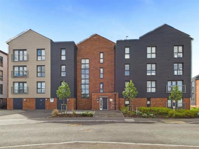 Flat for sale in Gloucester, Gloucestershire