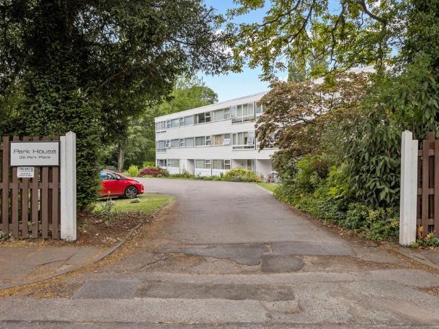 Flat for sale in Golden Valley, Gloucestershire