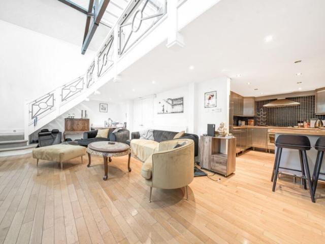 Flat for sale in Blackfen, Greater London