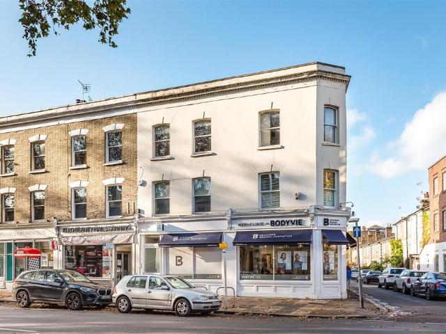 Flat for sale in North Sheen, Greater London