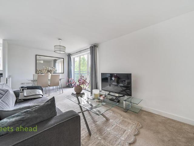Flat for sale in London Borough of Croydon, South Norwood
