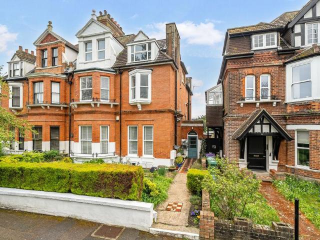 Flat for sale in Folkestone