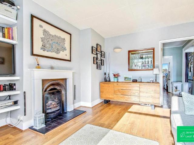 Flat for sale in Finchley, Isle Of Man