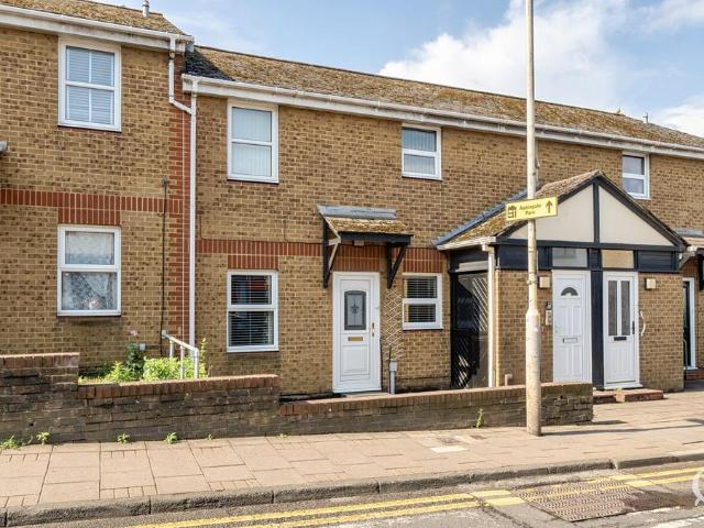 Flat for sale in Regent Quay, Oad Street