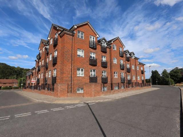 Flat for sale in St Mary Cray, Greater London