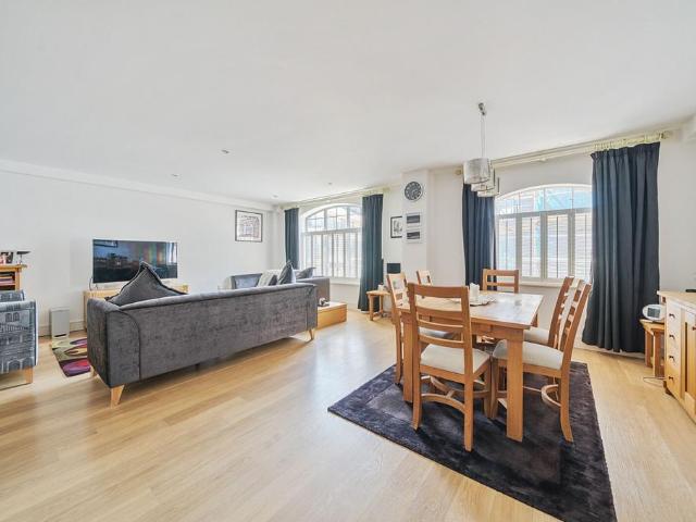 Flat for sale in Old Kent Road, Greater London