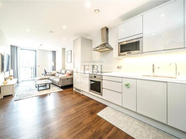 Flat for sale in London Borough of Tower Hamlets, Greater London