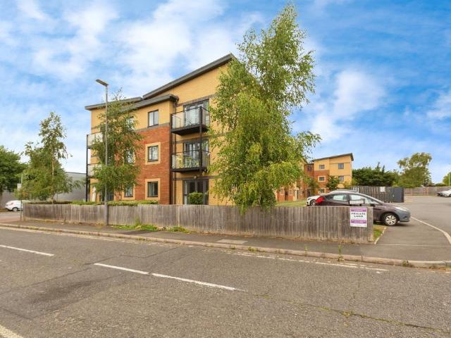 Flat for sale in Haydon Hill, Aylesbury