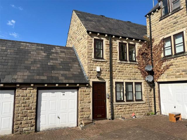 Flat for sale in Akroydon, Halifax