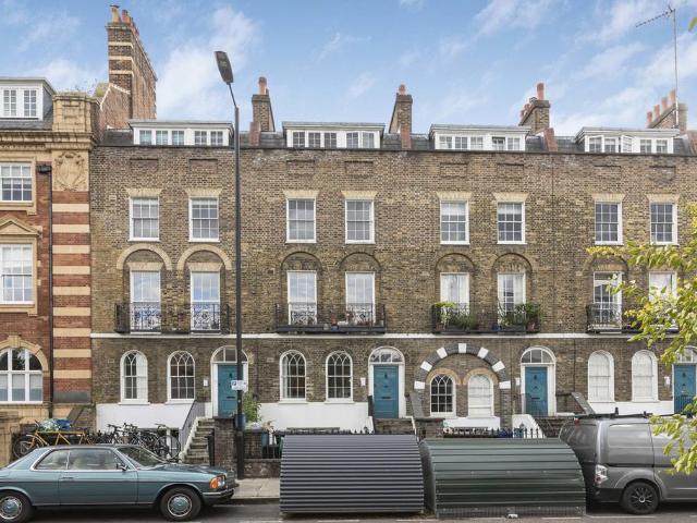 Flat for sale in Hoxton, Greater London