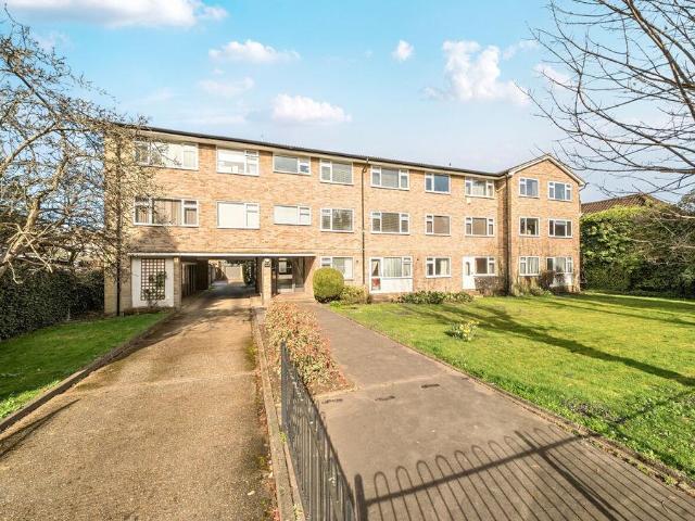 Flat for sale in London Borough of Croydon, Purley