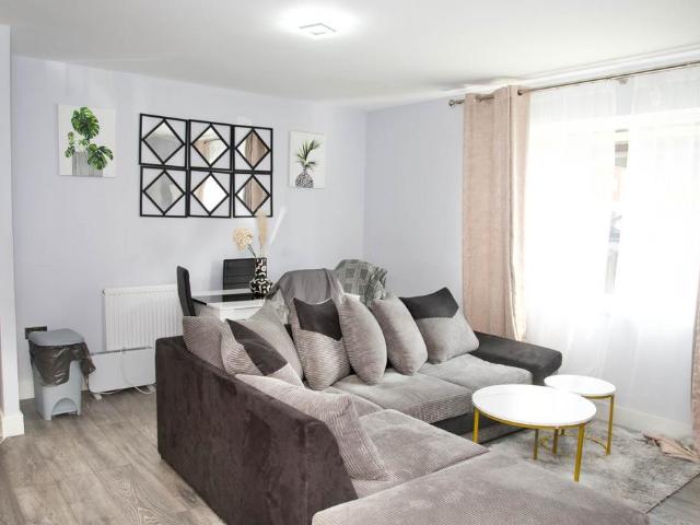 Flat for sale in Glyndon, Plumstead