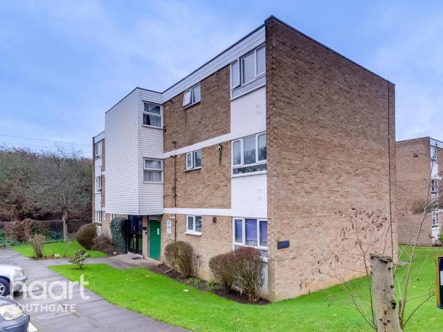 Flat for sale in Grange Park, Greater London