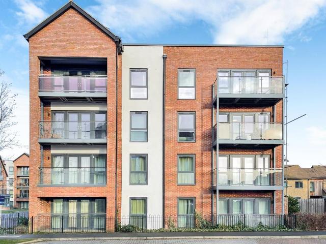 Flat for sale in Monkston Park, Milton Keynes