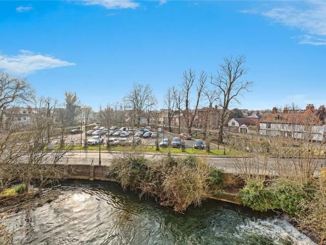 Flat for sale in The King's Mile, The Bridge