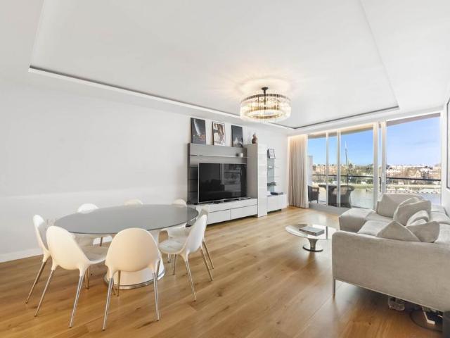 Flat for sale in Battersea, Greater London