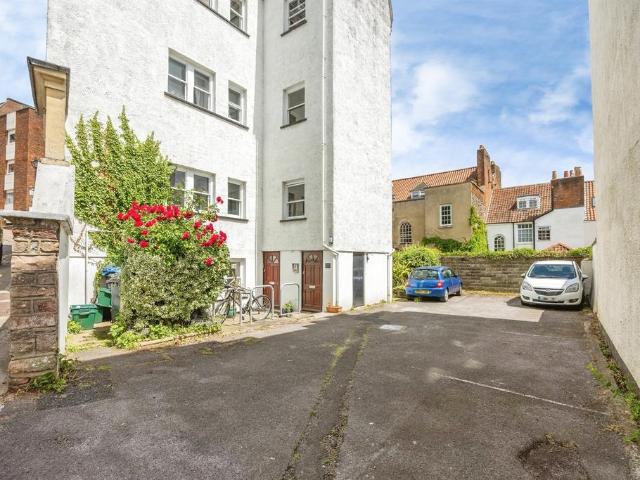Flat for sale in Hotwells, Feckenham