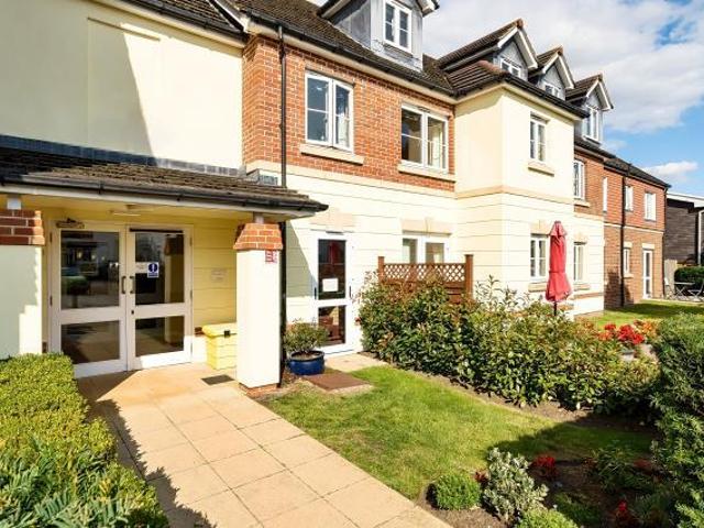Flat for sale in West End, Heol-las