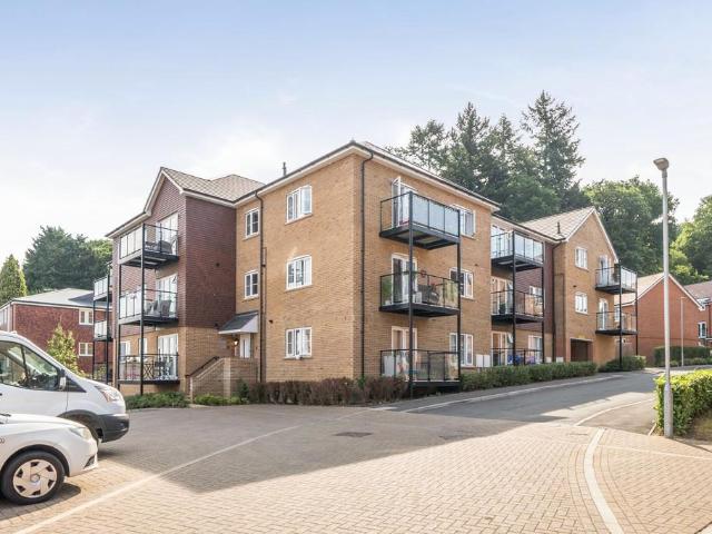 Flat for sale in Catteshall, Fole