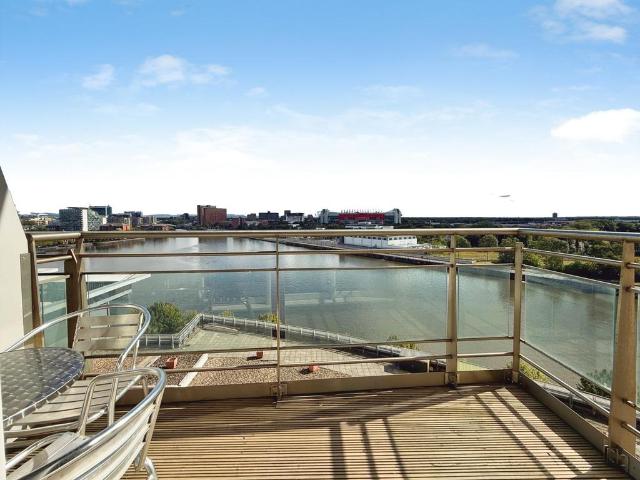 Flat for sale in Salford Quays, Salford
