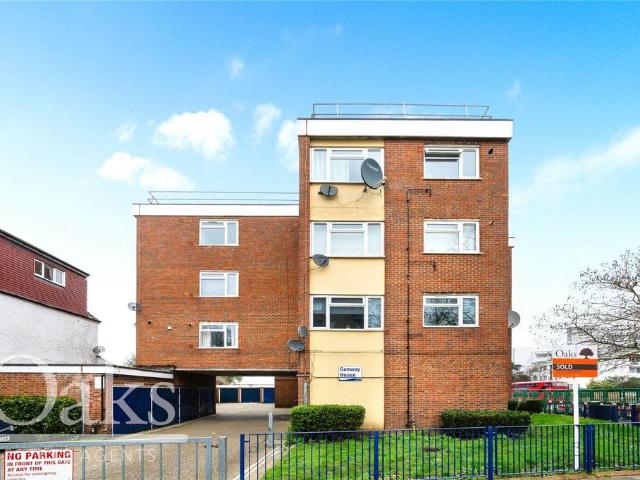 Flat for sale in London Borough of Lambeth, Greater London