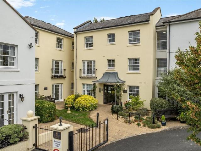 Flat for sale in Bath Road Shops, Cheltenham