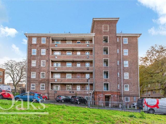 Flat for sale in Streatham Hill, Greater London