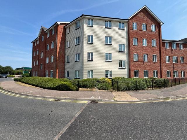 Flat for sale in Chipping Hill, Essex